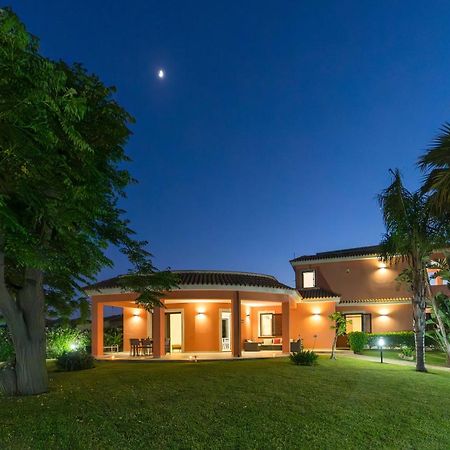 Villa Seaside - Beach Retreat With Jacuzzi Syracuse Buitenkant foto