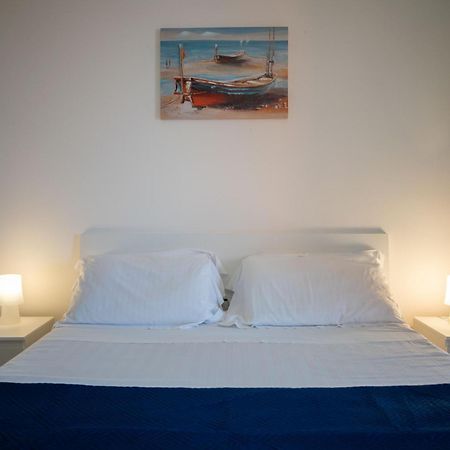 Villa Seaside - Beach Retreat With Jacuzzi Syracuse Buitenkant foto