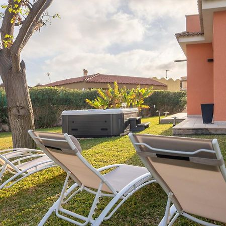 Villa Seaside - Beach Retreat With Jacuzzi Syracuse Buitenkant foto