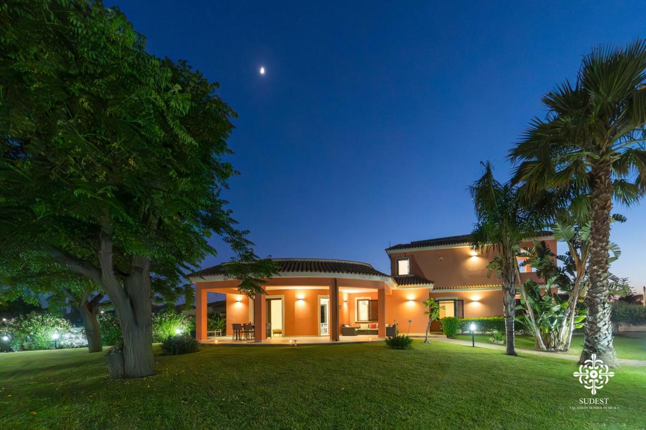 Villa Seaside - Beach Retreat With Jacuzzi Syracuse Buitenkant foto