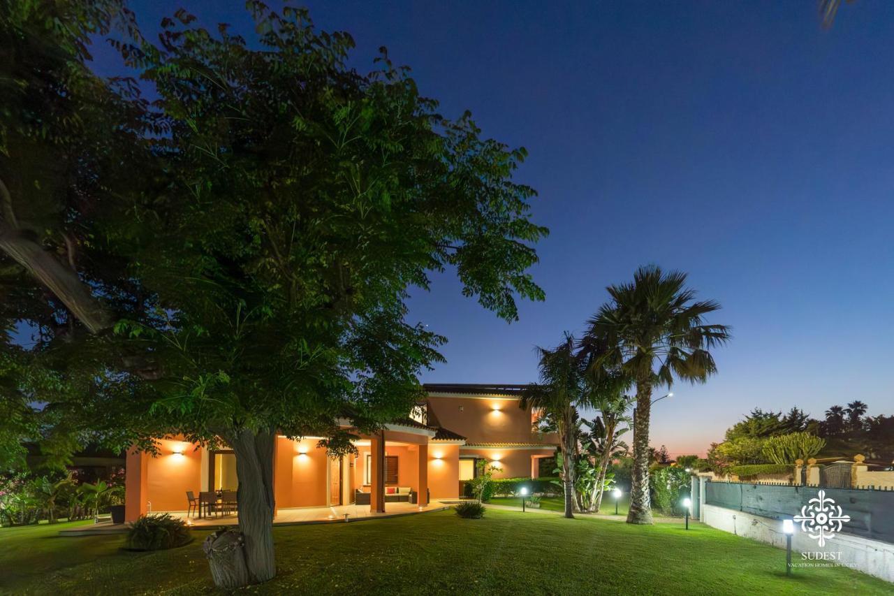 Villa Seaside - Beach Retreat With Jacuzzi Syracuse Buitenkant foto