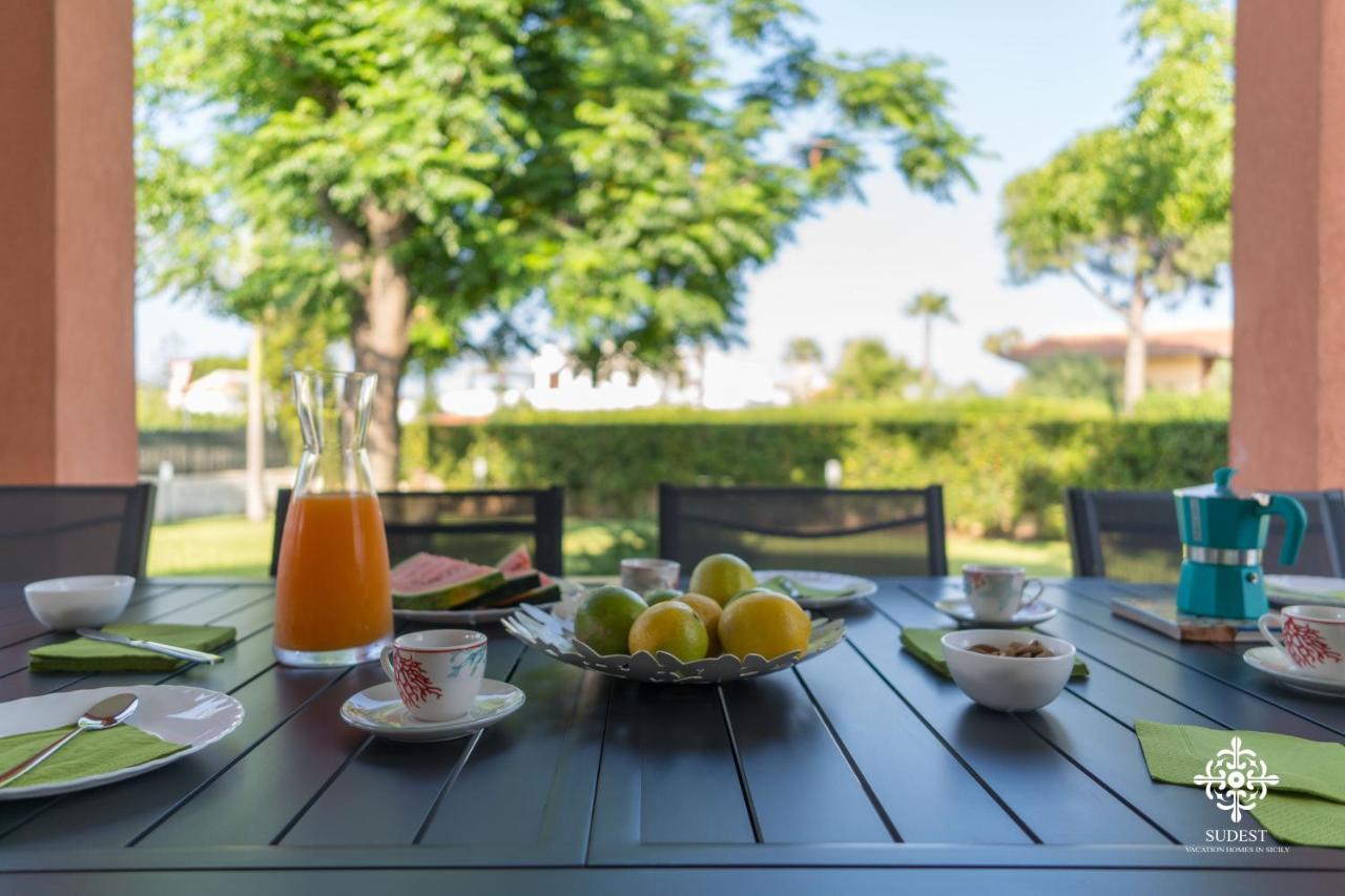 Villa Seaside - Beach Retreat With Jacuzzi Syracuse Buitenkant foto