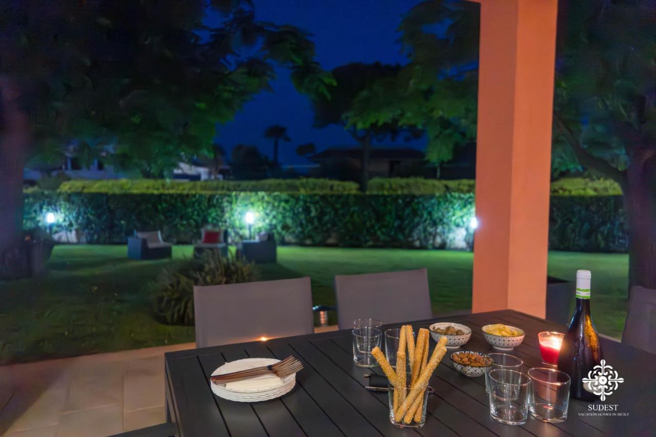 Villa Seaside - Beach Retreat With Jacuzzi Syracuse Buitenkant foto