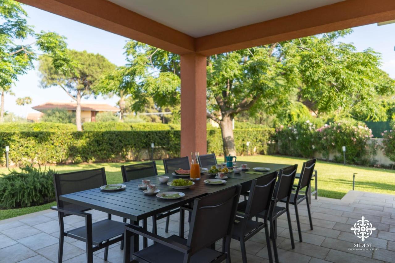 Villa Seaside - Beach Retreat With Jacuzzi Syracuse Buitenkant foto