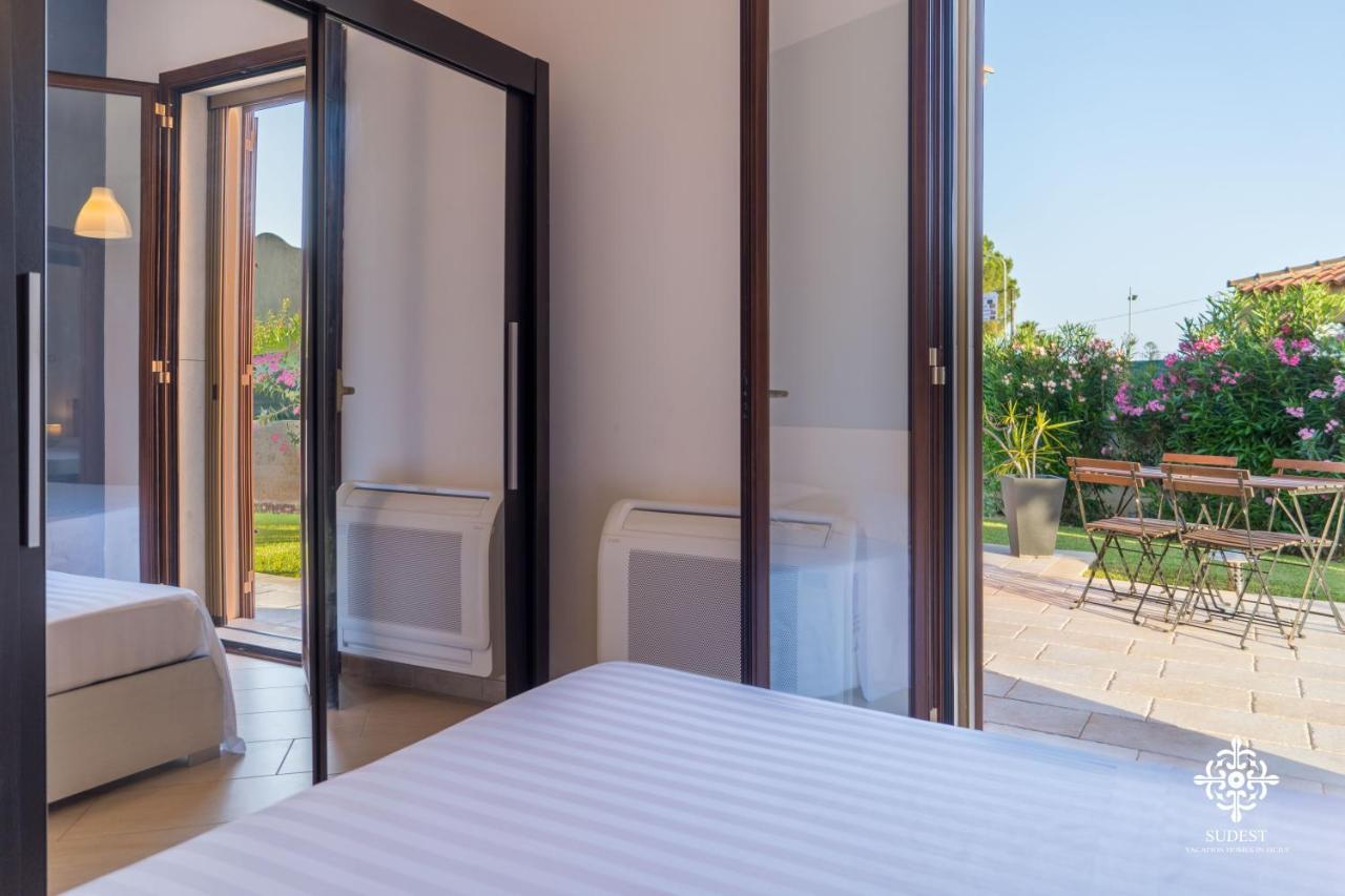 Villa Seaside - Beach Retreat With Jacuzzi Syracuse Buitenkant foto