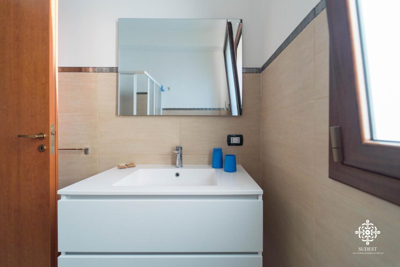 Villa Seaside - Beach Retreat With Jacuzzi Syracuse Buitenkant foto