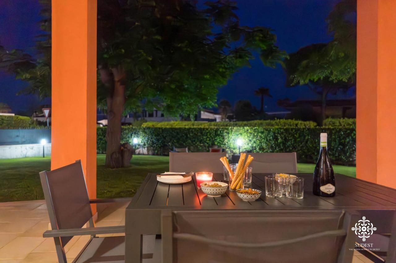 Villa Seaside - Beach Retreat With Jacuzzi Syracuse Buitenkant foto