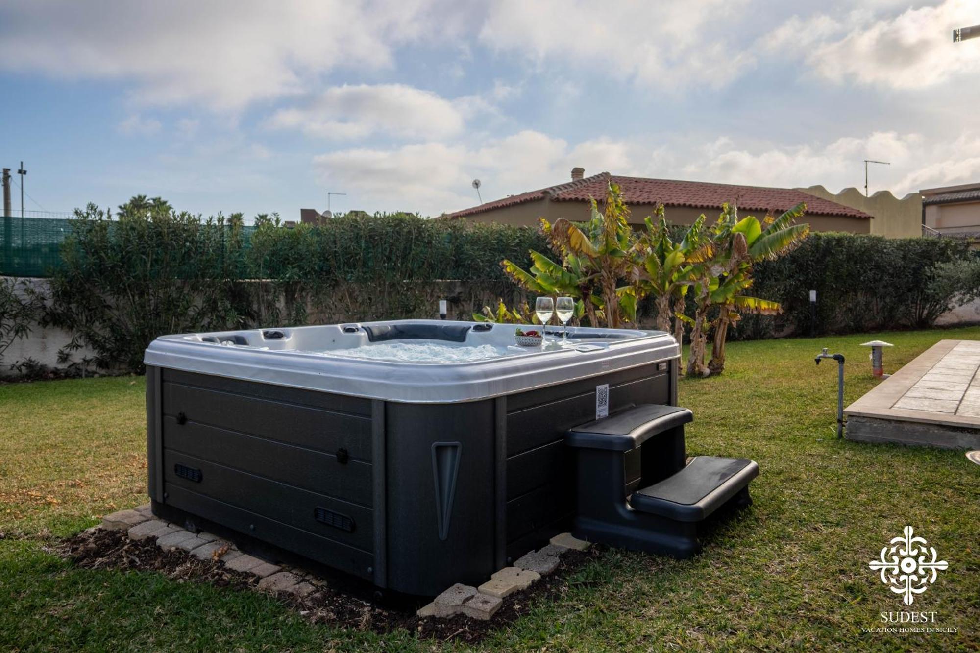 Villa Seaside - Beach Retreat With Jacuzzi Syracuse Buitenkant foto