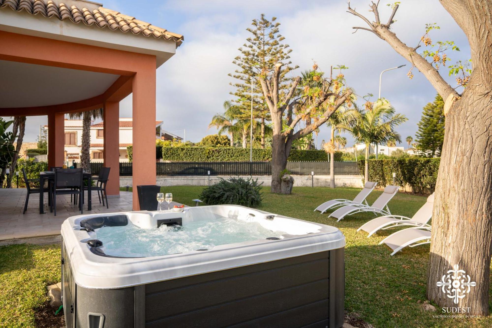 Villa Seaside - Beach Retreat With Jacuzzi Syracuse Buitenkant foto